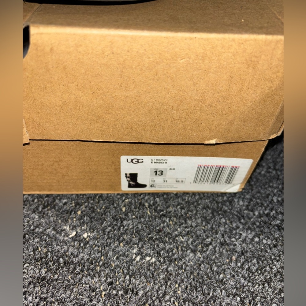 UGG - Picture 9 of 10